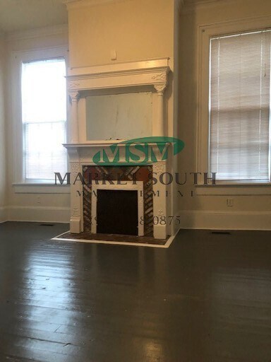 Building Photo - 308 E Waldburg St