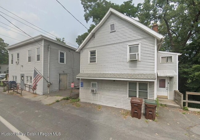 Building Photo - 539 Bridge St