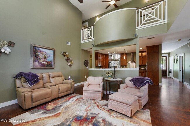 Building Photo - Spacious 5 bed, 4 bath home sits right ins...