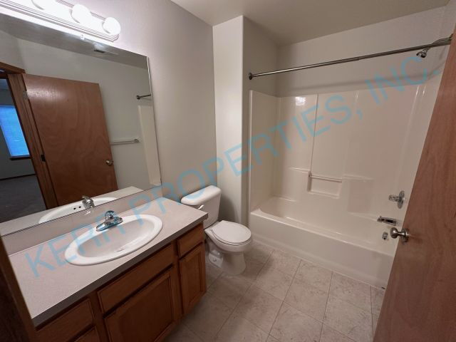 Building Photo - 1594 NE Cleveland Ave