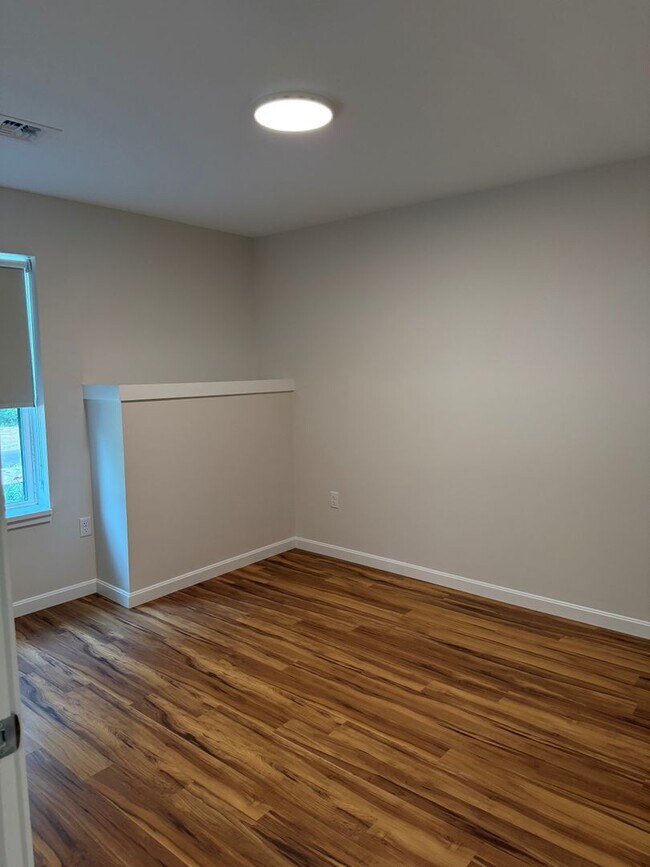 Building Photo - One Bedroom with Den , so many possibilities!