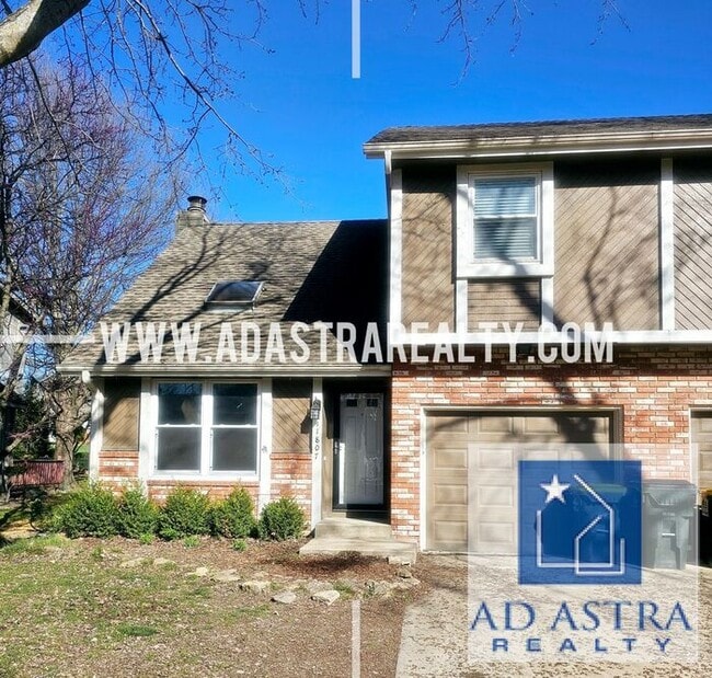 Building Photo - Very Nice 3 Bedroom 2 Bath Duplex in Overland Park-Available in JUNE!!