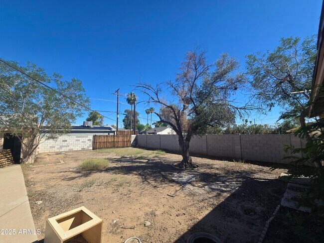 Building Photo - 3845 N 15th Ave