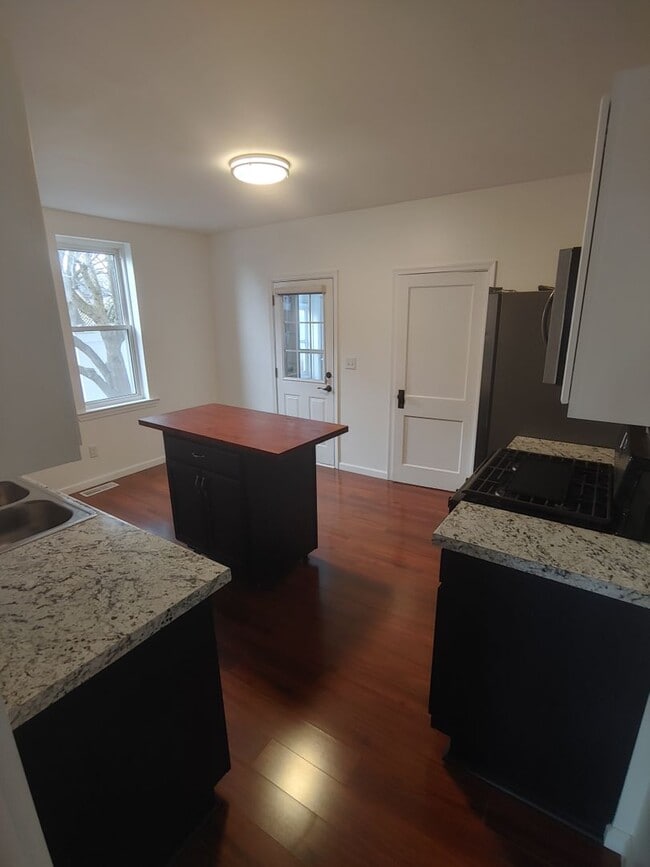 Building Photo - Semi-Attached Home Located Across from Red Lion High School