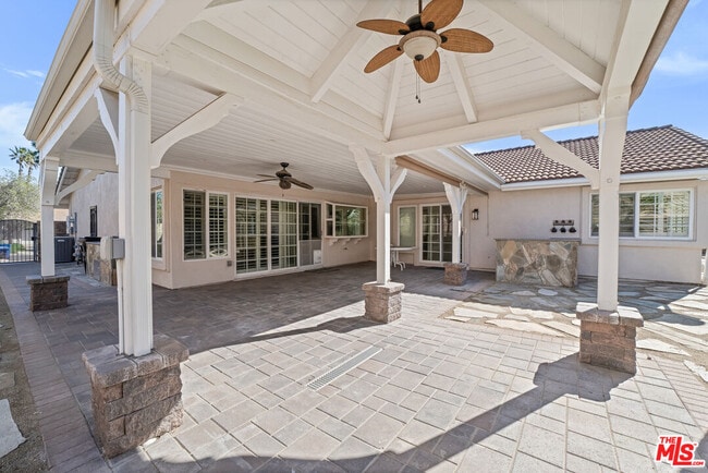 Building Photo - 10945 Cozycroft Ave