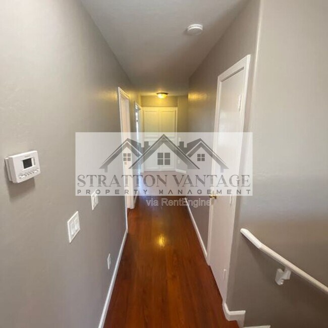 Building Photo - 10646 W Alvarado Rd