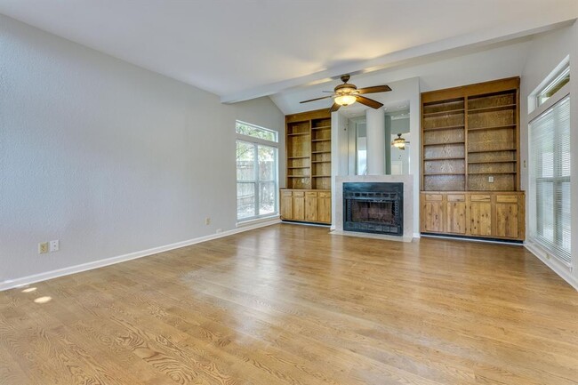Building Photo - 8318 Greenslope Dr