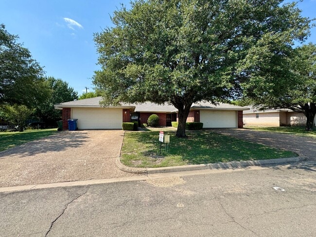 Primary Photo - Duplex