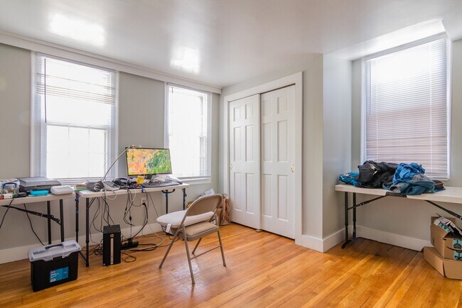 Building Photo - 313 High St