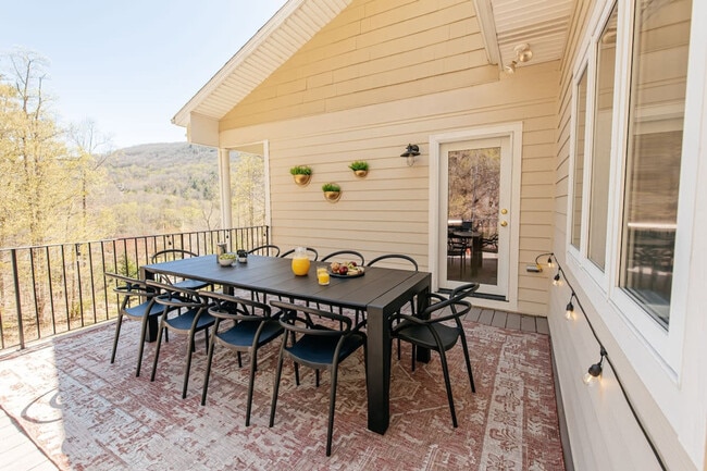 Building Photo - 33 Pinners Ln