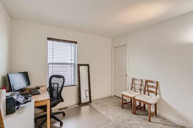 Building Photo - 3 Bed, 2.5 Bath,Beautiful Meridian Village...
