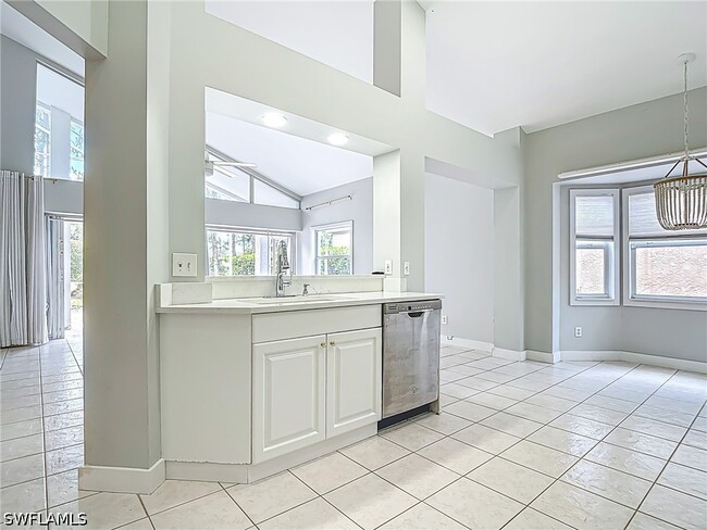 Building Photo - 351 Pindo Palm Dr