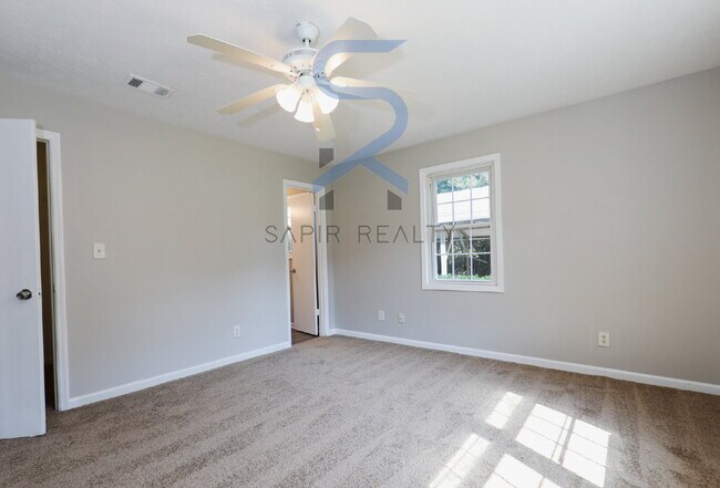 Building Photo - Move in before October 15th and get a $250...