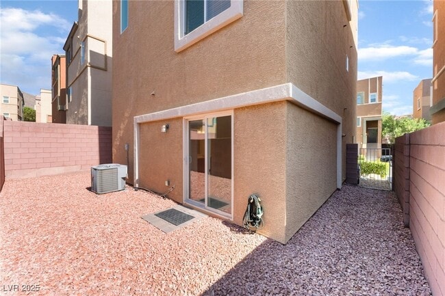 Building Photo - 10529 Headwind Ave