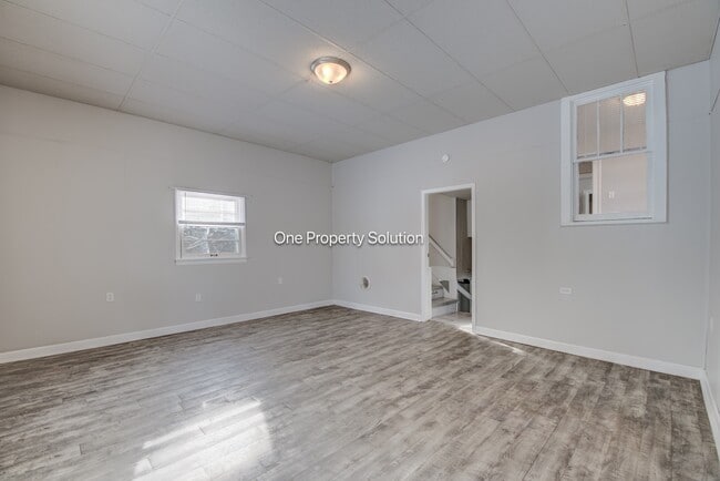 Building Photo - 7005 Broadway