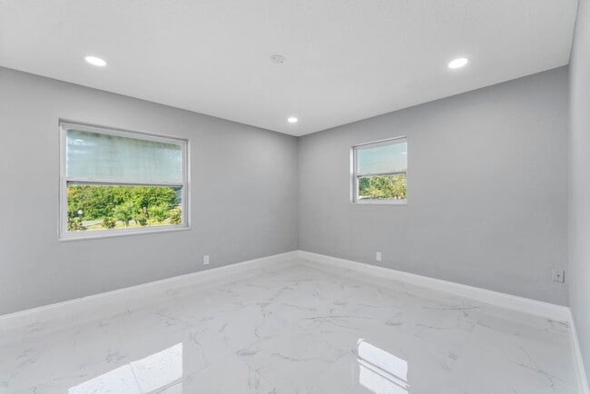 Building Photo - 3910 N 147 Ave