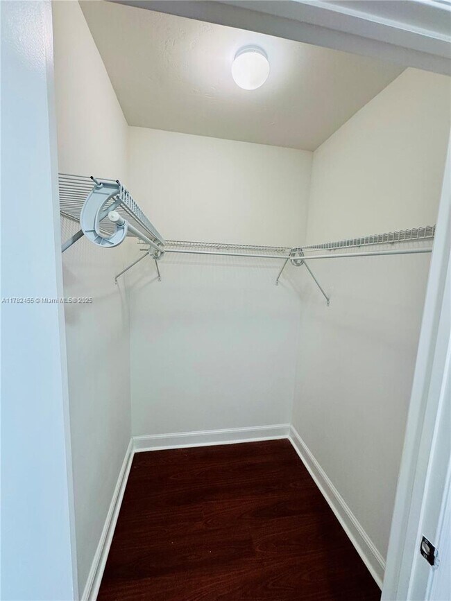 Building Photo - 15051 Royal Oaks Ln