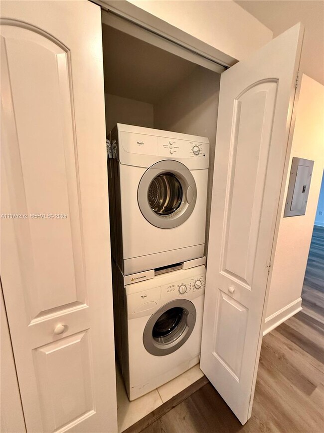 Building Photo - 1830 Radius Dr