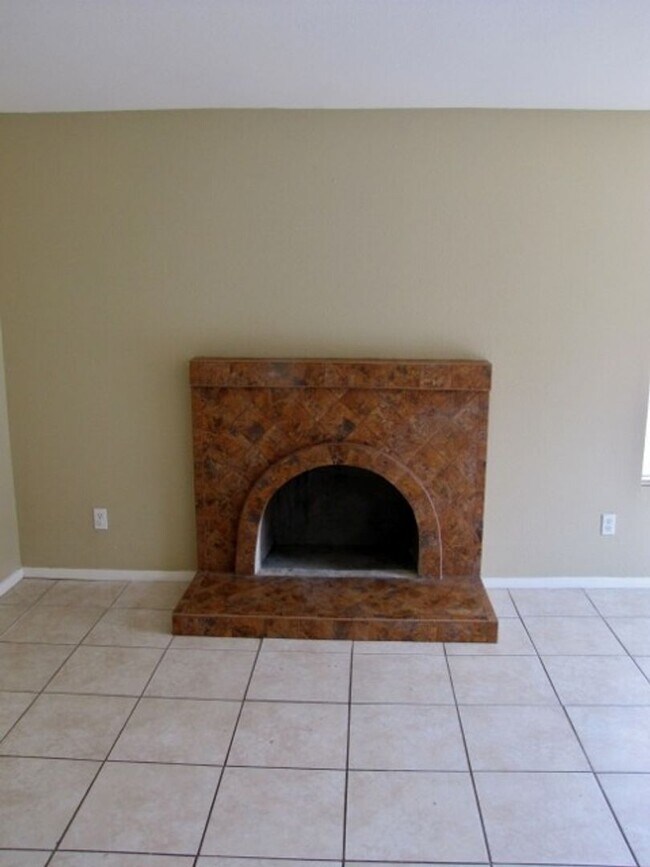 Building Photo - 4BR/2BA/1CG, 1374 sq.ft., w/central A/C in Sierra Vista, AZ