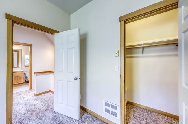 Building Photo - August Rent 50% Off  - Courtyards Condominium unit in Town