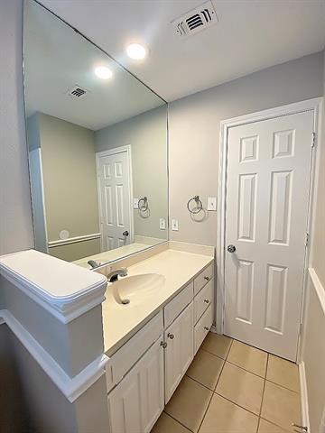 Building Photo - 3704 Fairhaven Dr