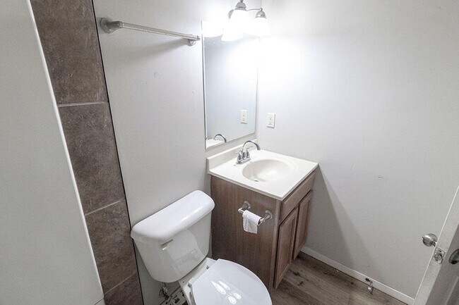 Building Photo - 216 Wheaton Ct