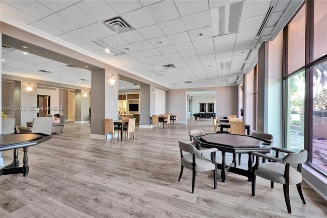 Building Photo - 5600 Collins Ave