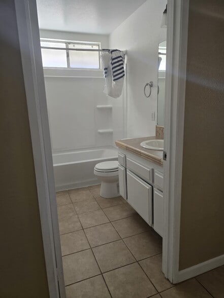 Building Photo - 42030 Blueflax Ave