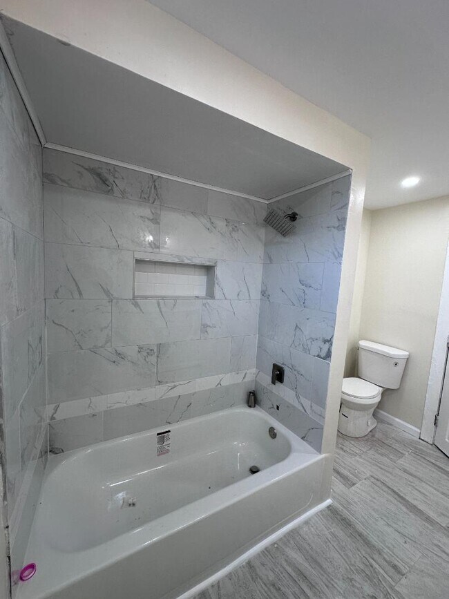 Building Photo - 153 Vine St