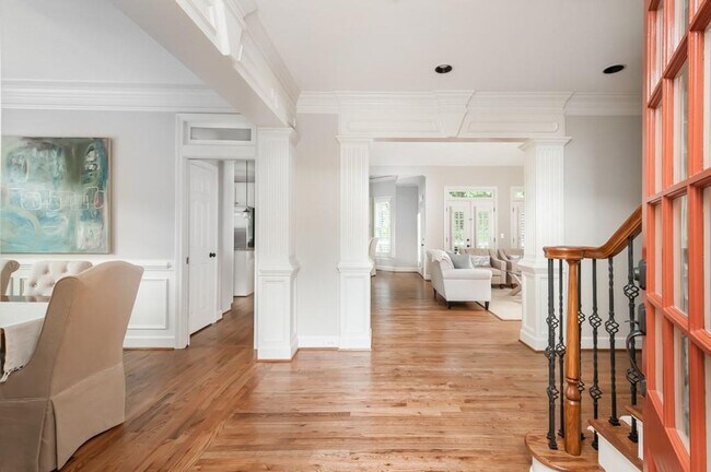Building Photo - Elegant Master-on-Main in Prestigious Laur...