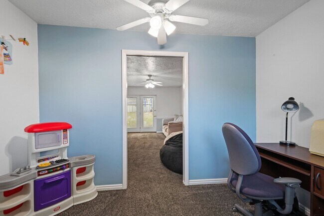 Building Photo - 553 N 200 W