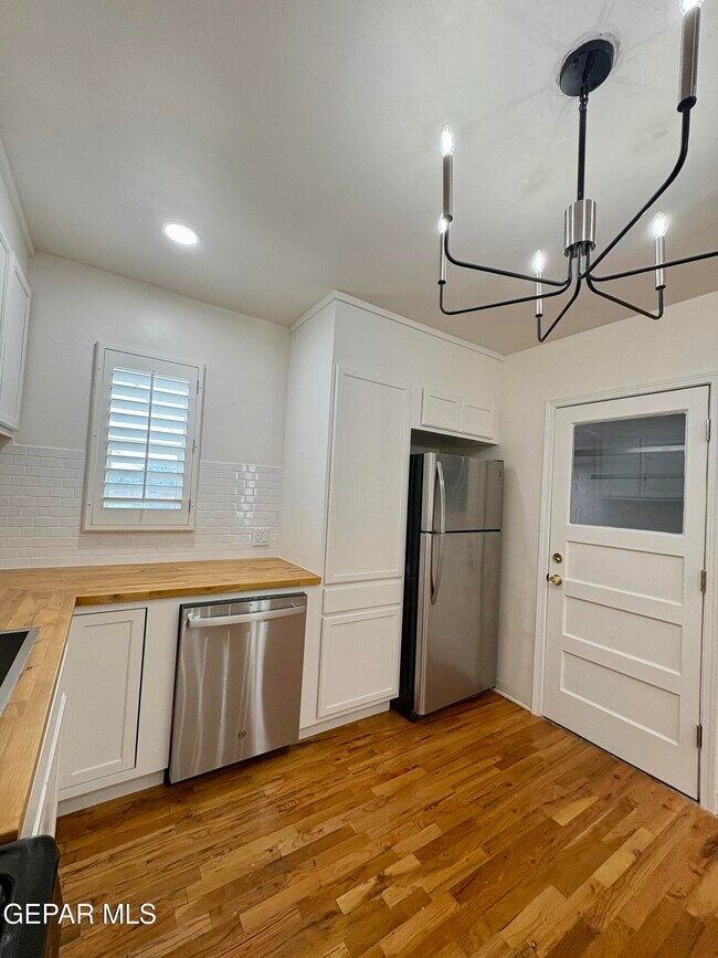Building Photo - 4628 Clifton Ave