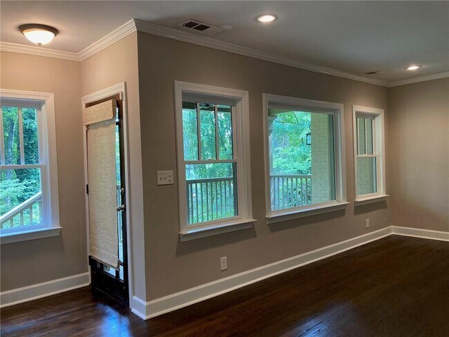 Building Photo - 49 Putnam Cir NE