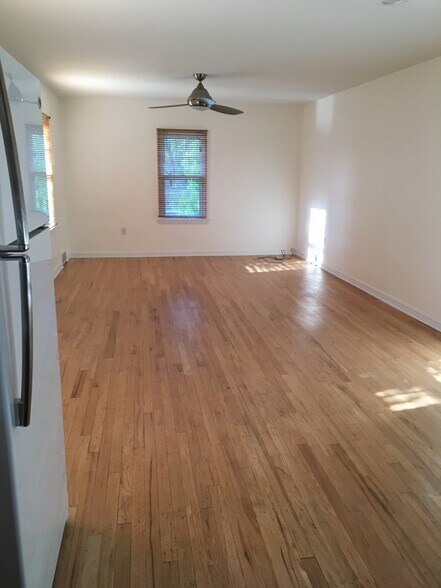 Building Photo - 907 Pleasant Dr