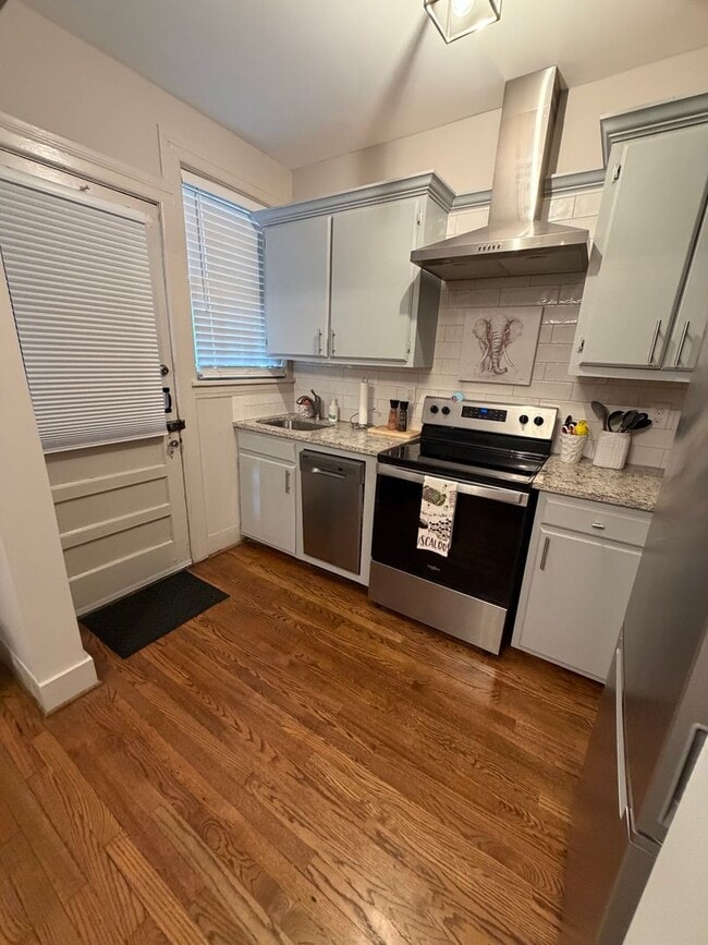 Building Photo - 1 Bedroom Condo Available Steps From Downtown Tuscaloosa!
