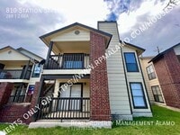 Building Photo - 810 Station St