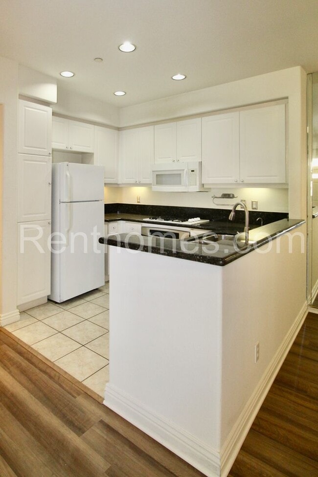 Building Photo - 10722 Sabre Hill Dr