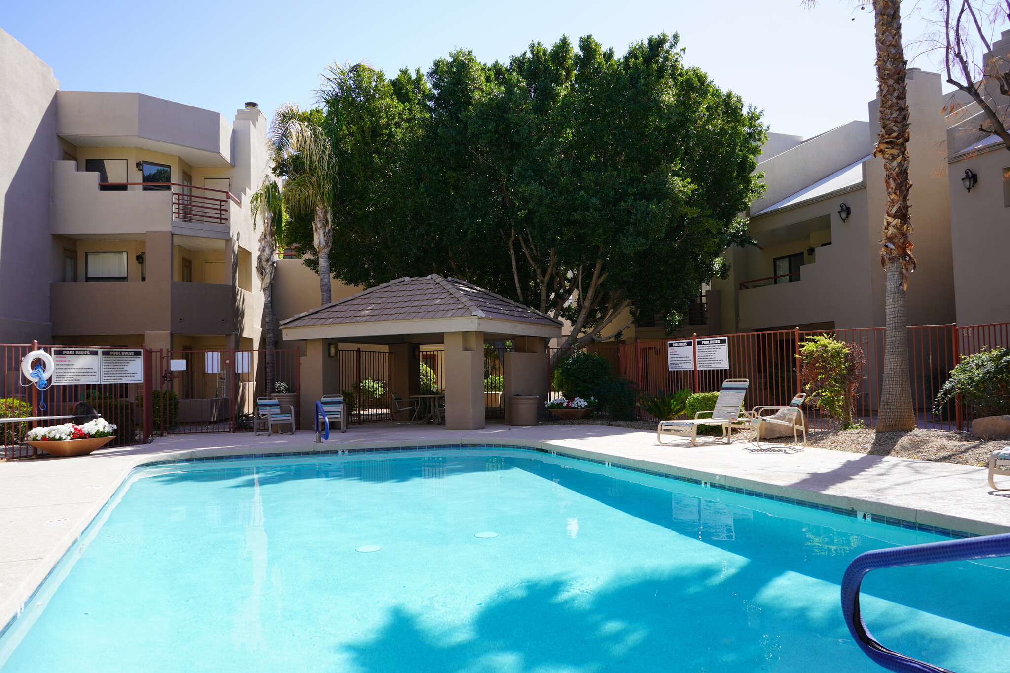 Building Photo - 4850 E Desert Cove Ave