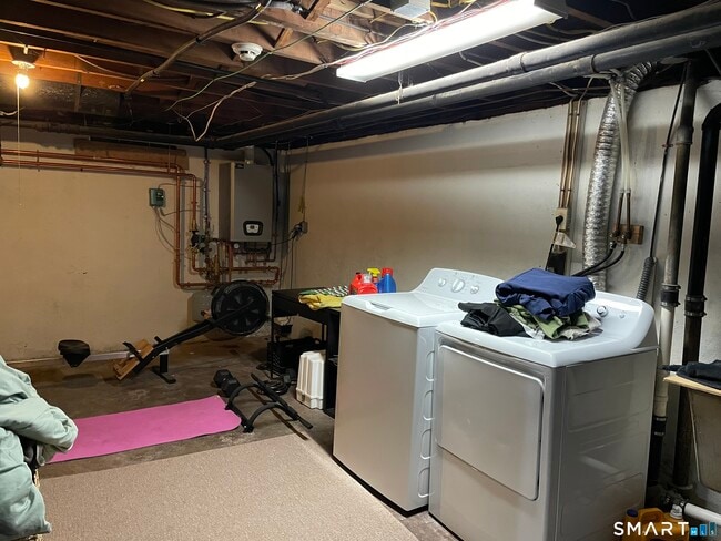 Building Photo - 99 Penn Dr