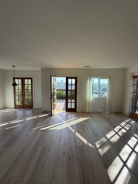 Building Photo - 2113 Montana St