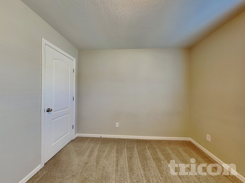 Building Photo - 1479 Swan Lake Cir