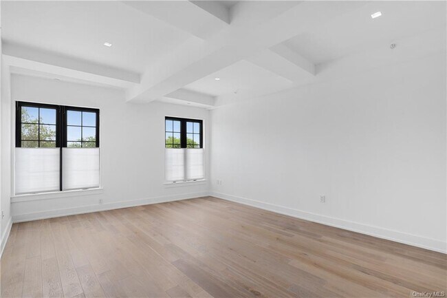 Building Photo - 100 Pondfield Rd