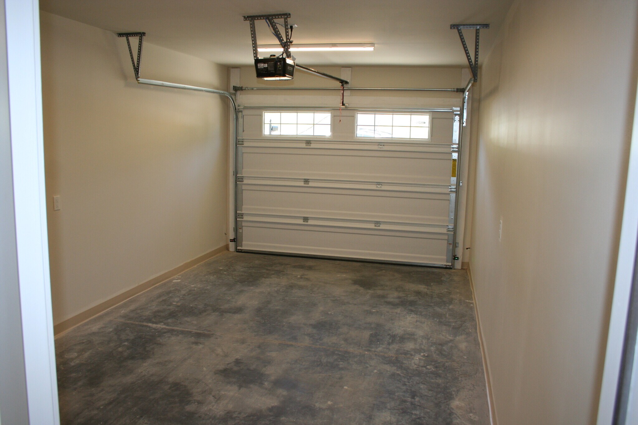 garage interior - 2720 Dorval Rd