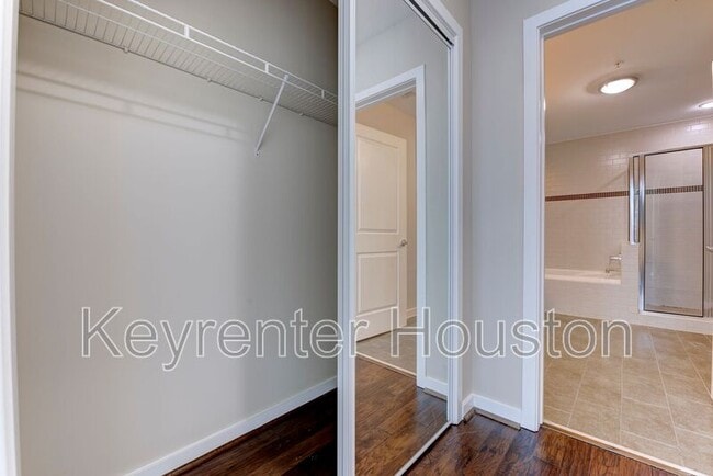 Building Photo - 5925 Almeda Rd