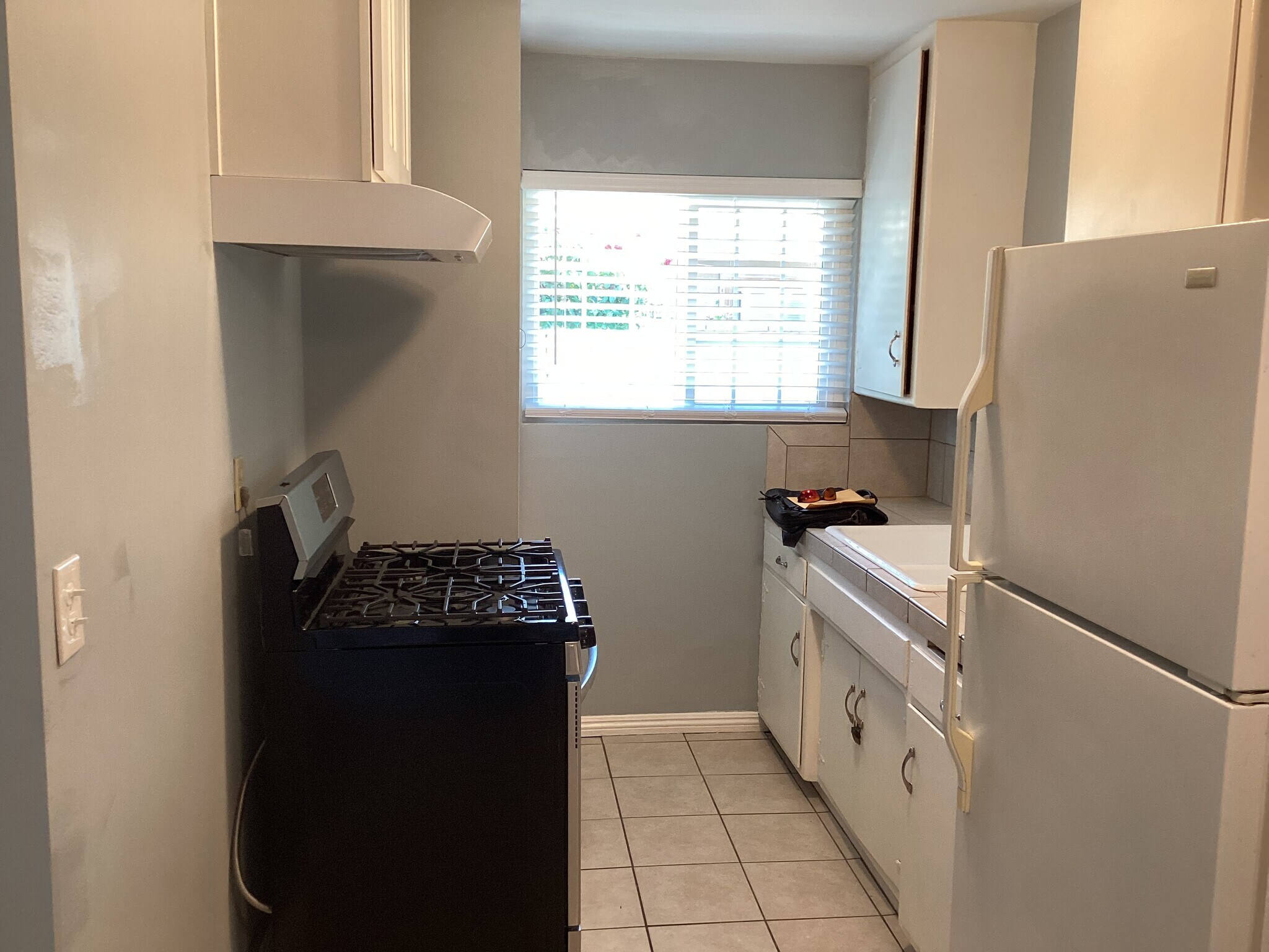 Building Photo - 248 S Vista Bonita Ave