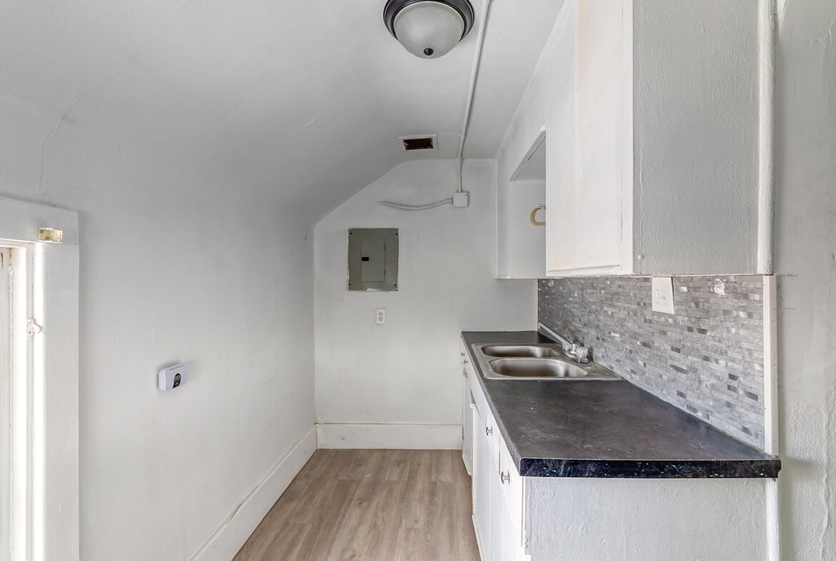 Building Photo - 1610 S Cedar St