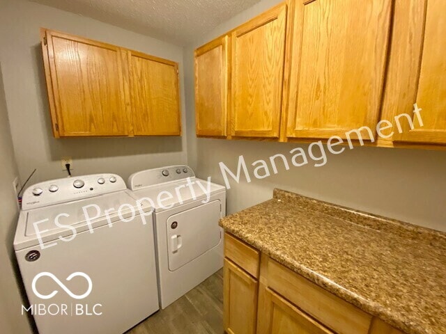 Building Photo - 10902 Glenayr Dr
