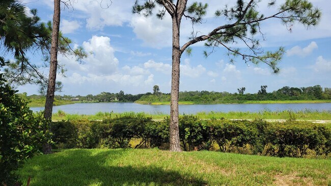 Building Photo - ANNUAL UNFURNISHED 2 bed 2 bath ground flo...