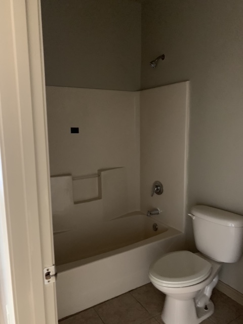 Shower Tub - 2201 E Travis St