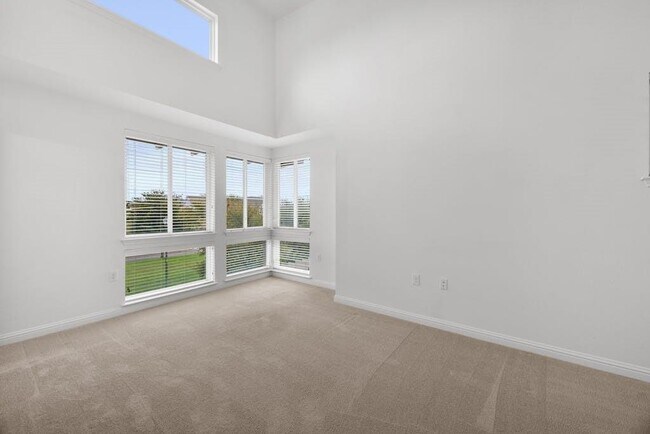 Building Photo - 2025 Simond Ave